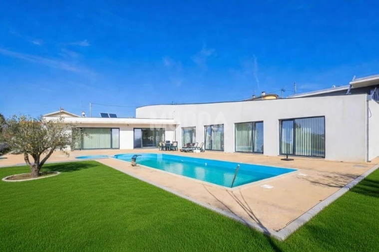 Moradia T4 para Venda em São Roque Foto 3