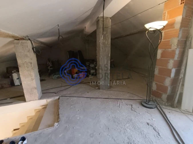 Moradia T3 para Venda em Alvorninha Foto 37