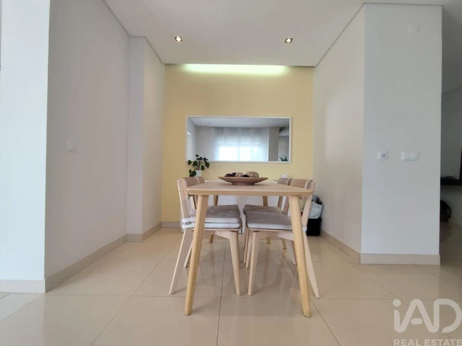 Apartamento T4 para Venda em Cadaval e Pêro Moniz Foto 8