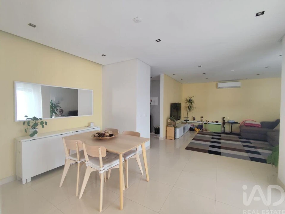 Apartamento T4 para Venda em Cadaval e Pêro Moniz Foto 11