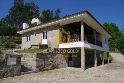 Quinta T3 para Venda em Bouro (Santa Maria)