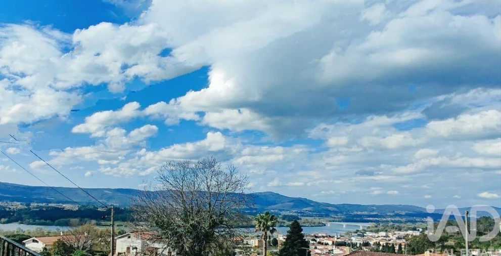 Moradia T4 para Venda em Loivo Foto 3