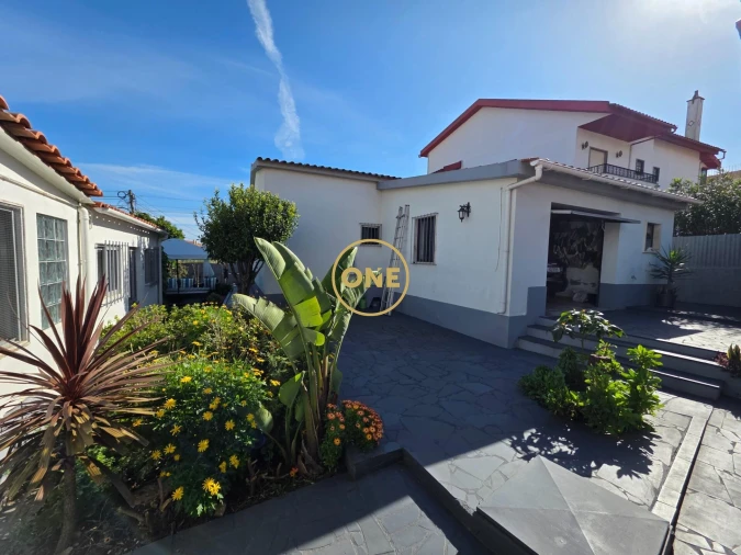 Moradia T3 para Venda em Alcabideche Foto 2