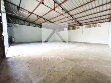Armazém para Arrendamento em Lordelo