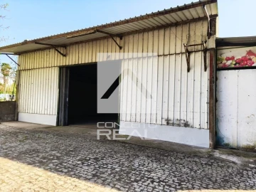 Armazém para Arrendamento em Lordelo