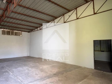Armazém para Arrendamento em Lordelo