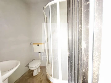 Armazém para Arrendamento em Lordelo