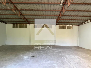 Armazém para Arrendamento em Lordelo