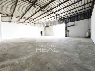Armazém para Arrendamento em Lordelo