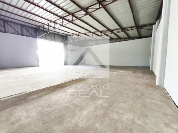 Armazém para Arrendamento em Lordelo