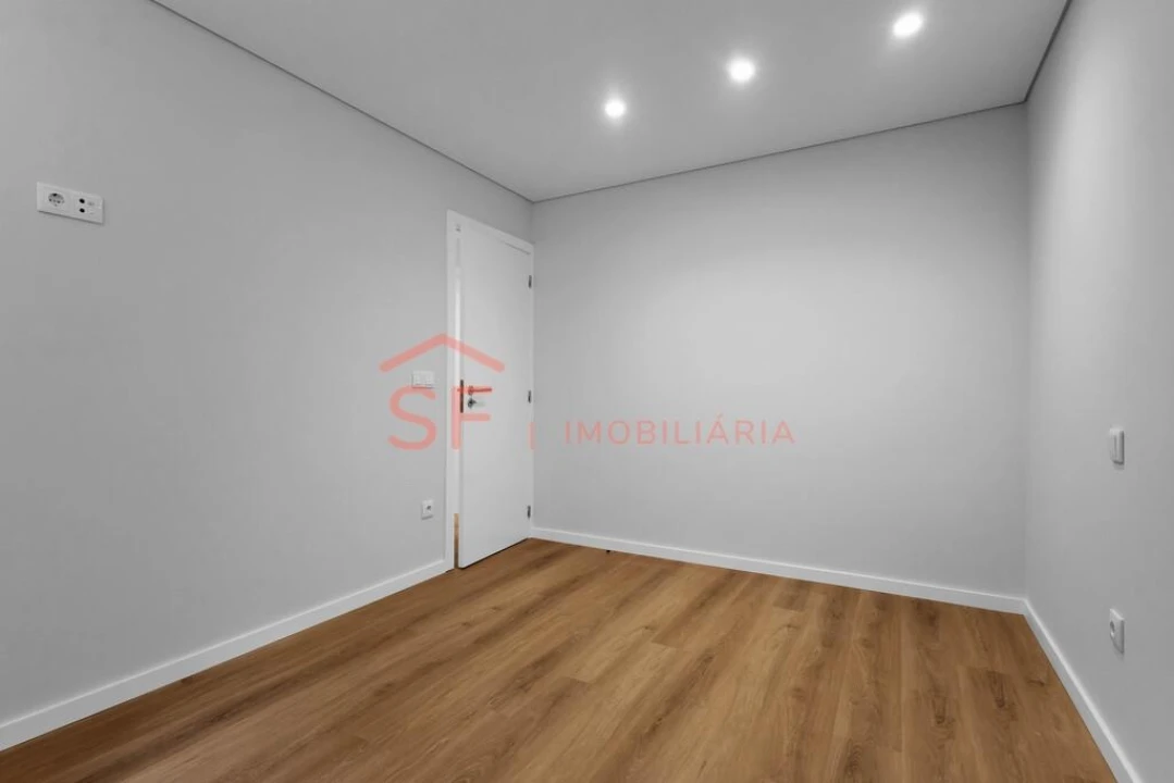Apartamento T3 para Venda em Mafamude e Vilar do Paraíso Foto 9