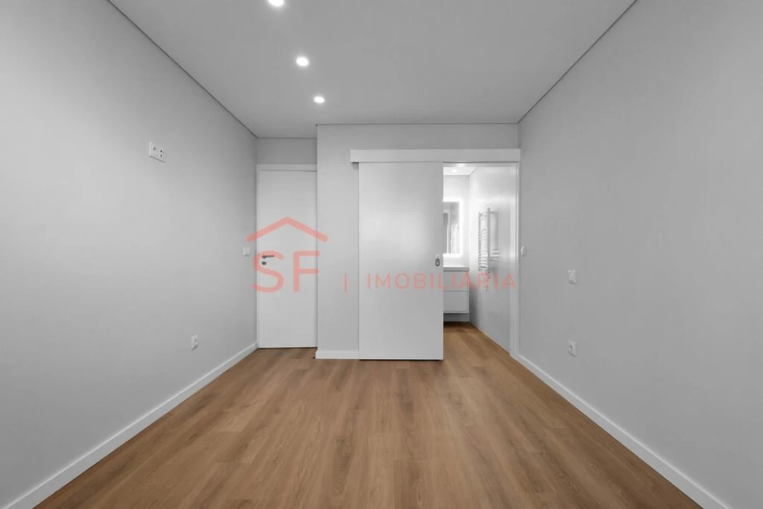 Apartamento T3 para Venda em Mafamude e Vilar do Paraíso Foto 3