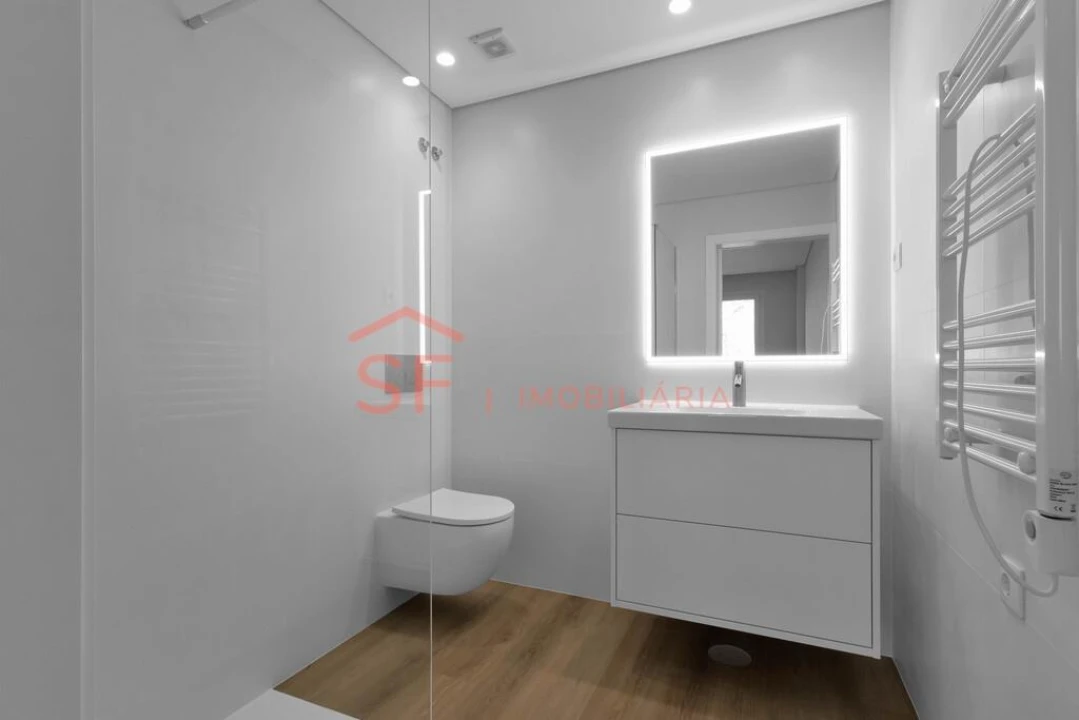Apartamento T3 para Venda em Mafamude e Vilar do Paraíso Foto 1