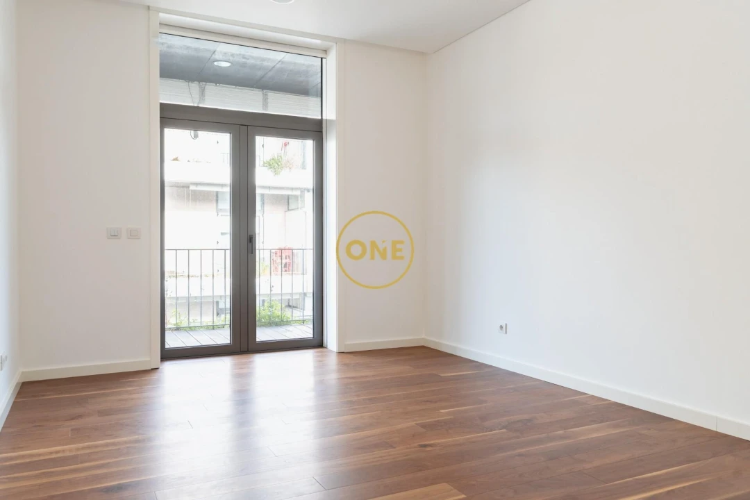 Apartamento T4 para Venda em Santo Antonio dos Olivais Foto 17
