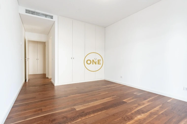 Apartamento T4 para Venda em Santo Antonio dos Olivais Foto 22