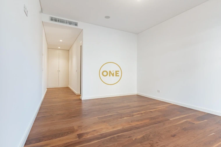 Apartamento T4 para Venda em Santo Antonio dos Olivais Foto 25