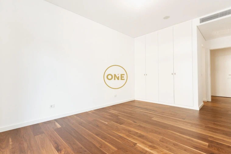 Apartamento T4 para Venda em Santo Antonio dos Olivais Foto 34
