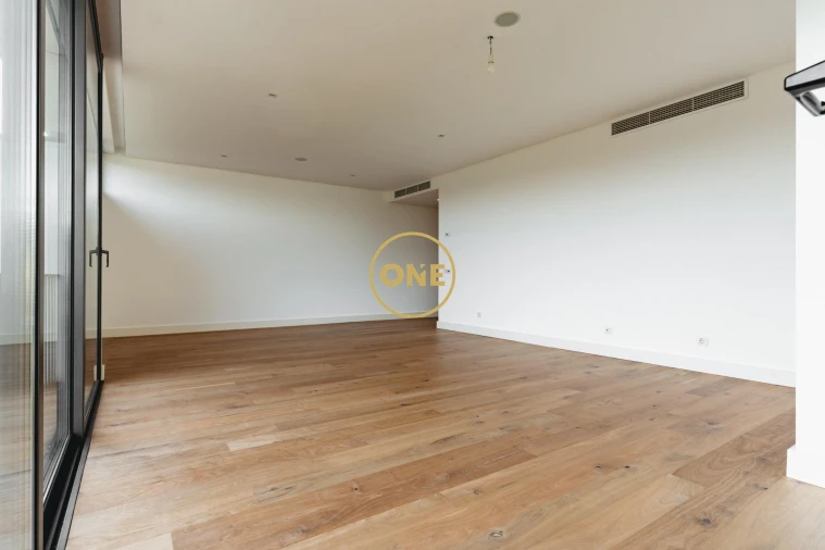 Apartamento T4 para Venda em Santo Antonio dos Olivais Foto 30