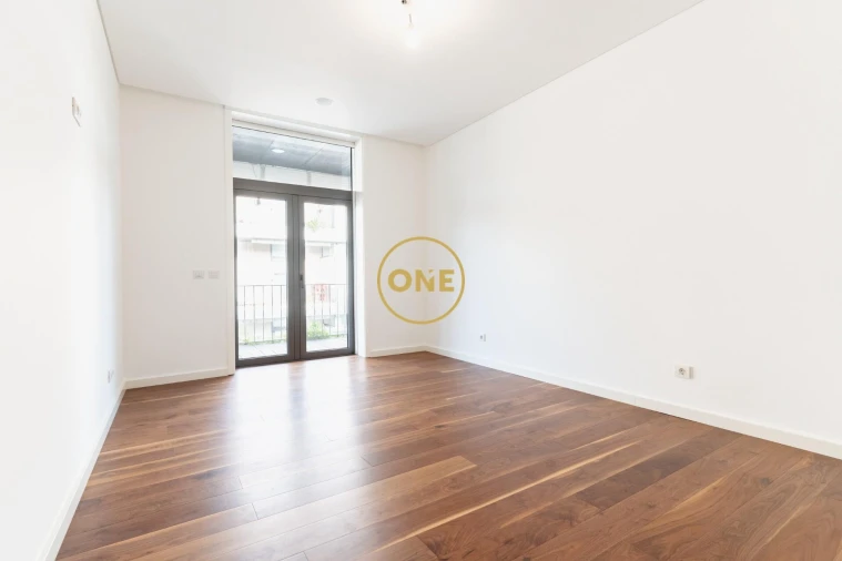 Apartamento T4 para Venda em Santo Antonio dos Olivais Foto 35