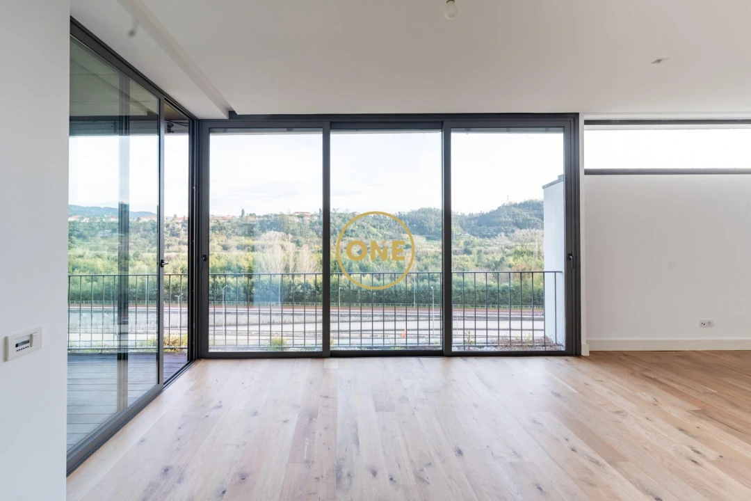 Apartamento T4 para Venda em Santo Antonio dos Olivais Foto 3