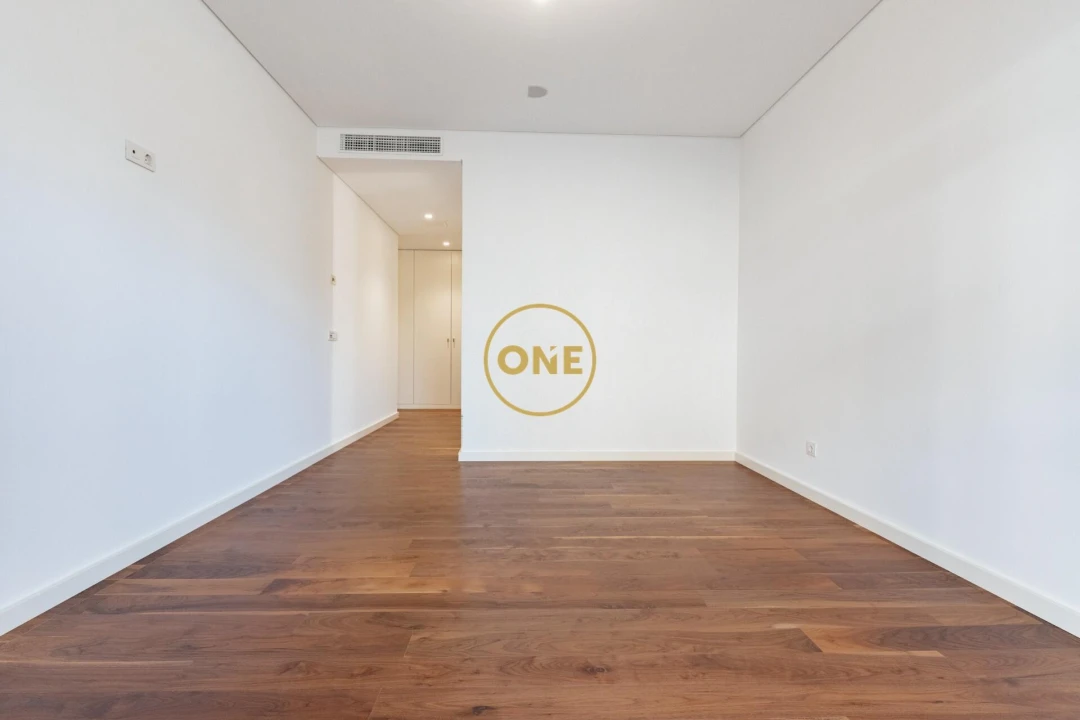 Apartamento T4 para Venda em Santo Antonio dos Olivais Foto 40