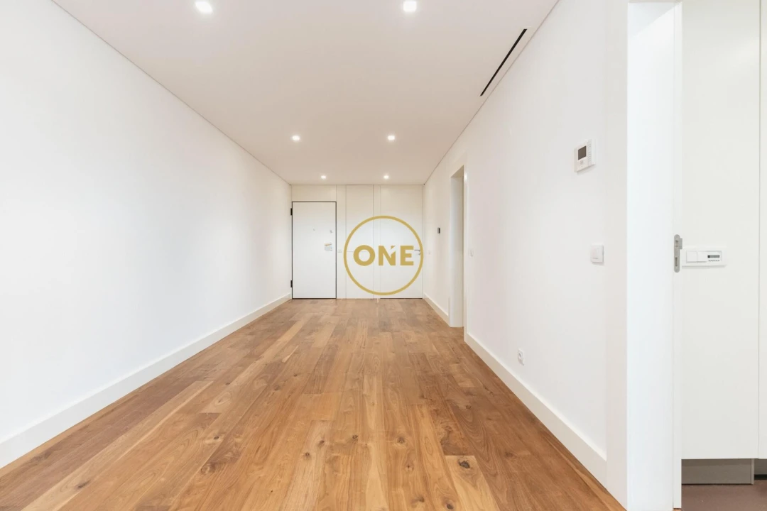Apartamento T4 para Venda em Santo Antonio dos Olivais Foto 1