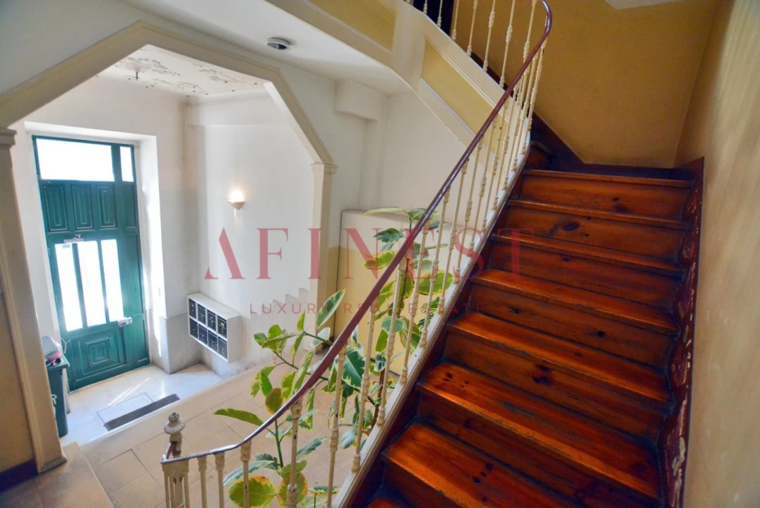 Apartamento T2 para Arrendamento em Santo António Foto 11