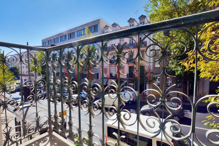 Apartamento T2 para Arrendamento em Santo António Foto 4