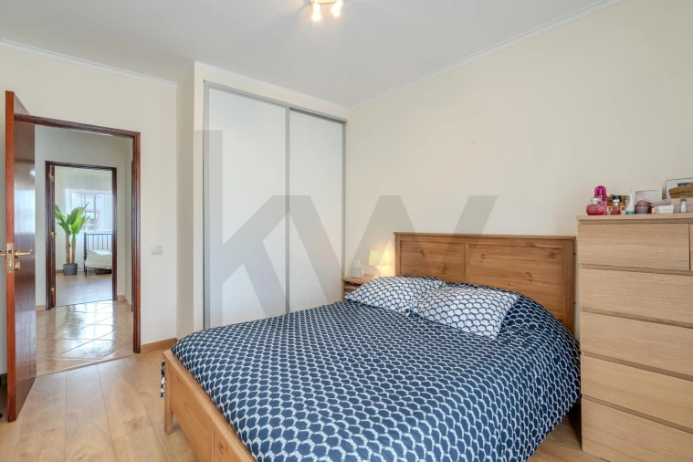 Apartamento T2 para Venda em Carregado e Cadafais Foto 11