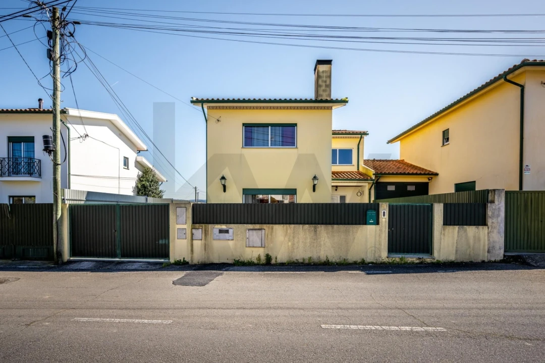 Moradia T4 para Venda em São Lourenço do Bairro Foto 1