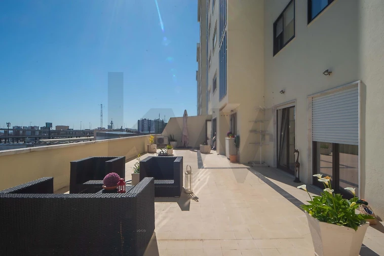 Apartamento T3 para Venda em Sacavém e Prior Velho Foto 36