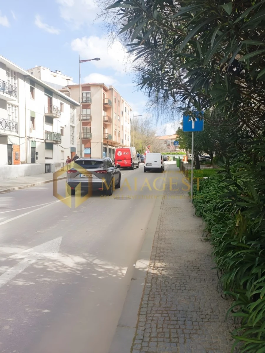 Loja para Arrendamento em Santa Marinha e São Pedro da Afurada Foto 2