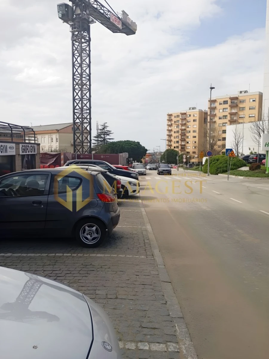 Loja para Arrendamento em Santa Marinha e São Pedro da Afurada Foto 3