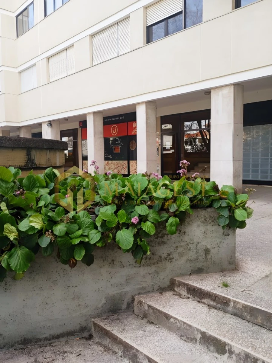 Loja para Arrendamento em Santa Marinha e São Pedro da Afurada Foto 5