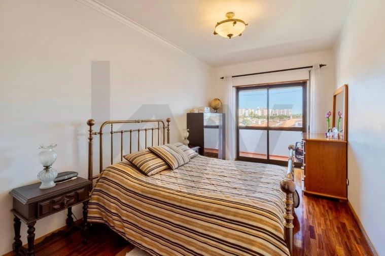 Moradia T3 para Venda em Corroios Foto 11