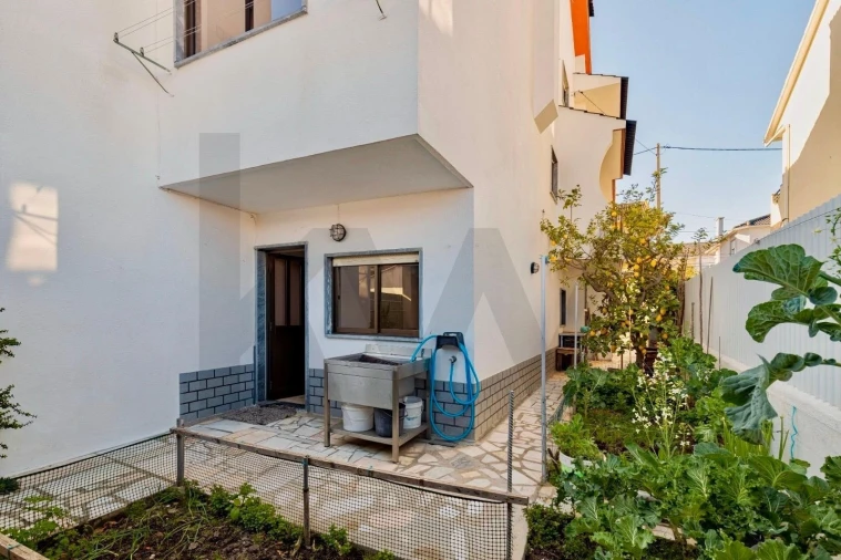 Moradia T3 para Venda em Corroios Foto 24