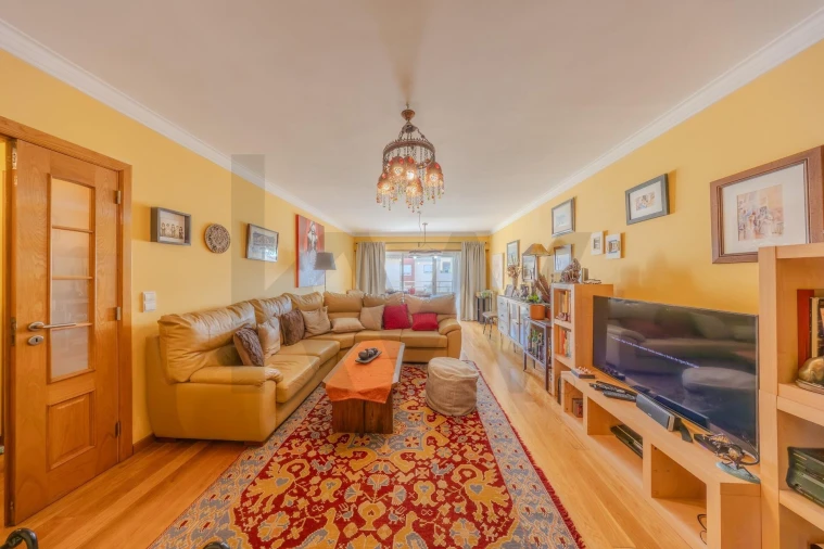 Apartamento T3 para Venda em São Domingos de Rana Foto 2