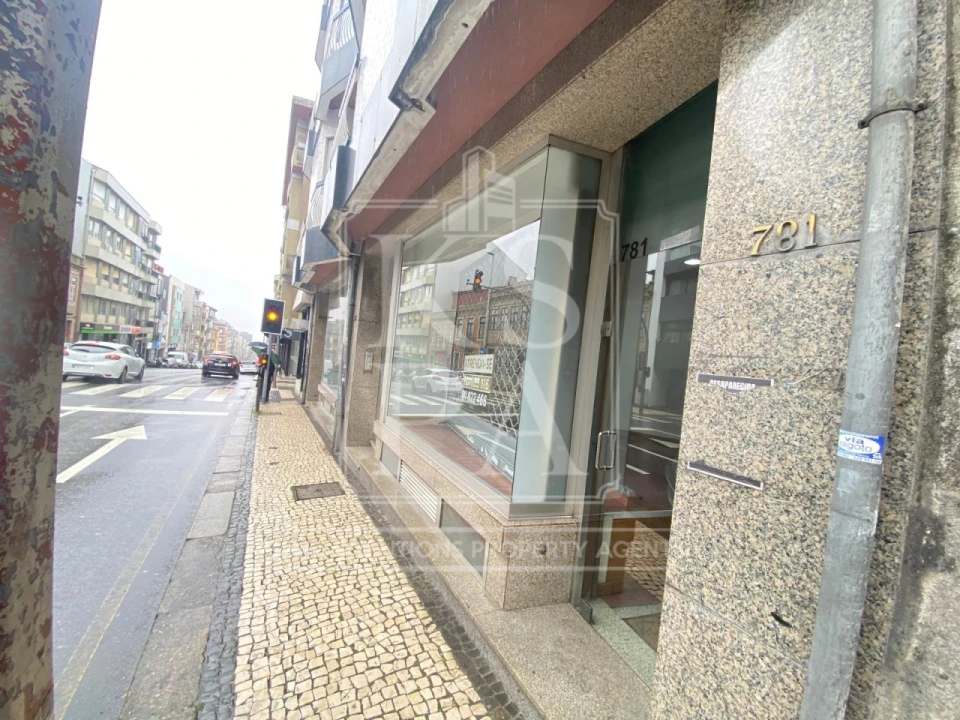 Loja para Arrendamento em Cedofeita, Santo Ildefonso, Sé, Miragaia, São Nicolau e Vitória Foto 4