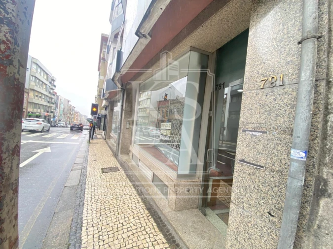 Loja para Arrendamento em Cedofeita, Santo Ildefonso, Sé, Miragaia, São Nicolau e Vitória Foto 4