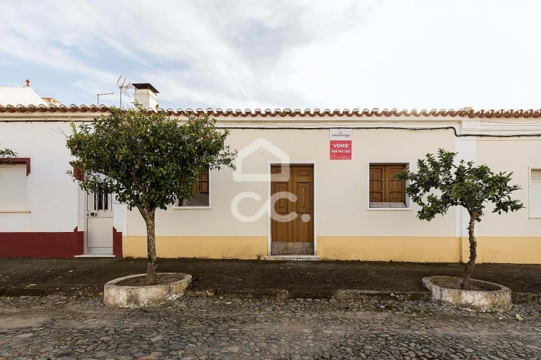 Moradia T3 para Venda em Campo e Campinho