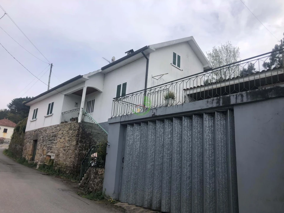 Moradia T4 para Venda em Chaviães e Paços Foto 1