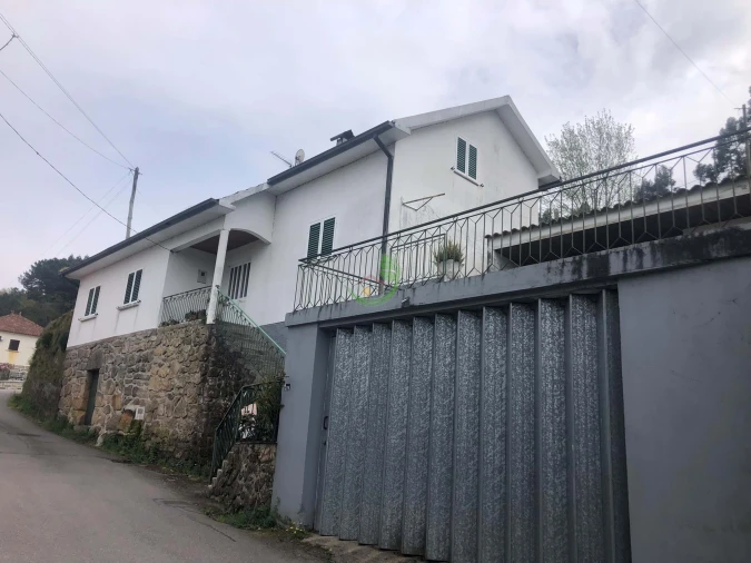 Moradia T4 para Venda em Chaviães e Paços