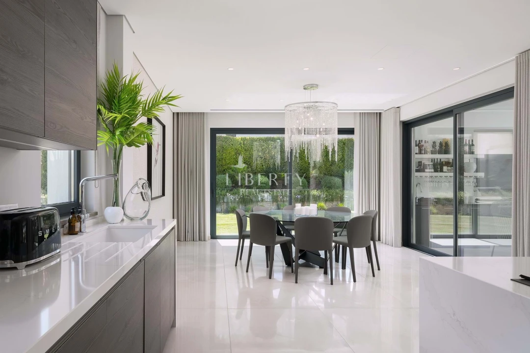 Moradia T4 para Venda em Almancil Foto 8