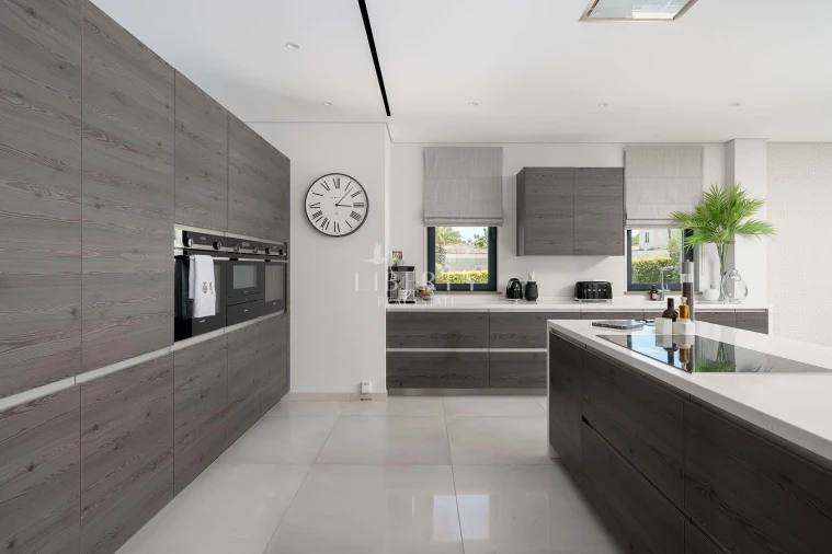 Moradia T4 para Venda em Almancil Foto 6