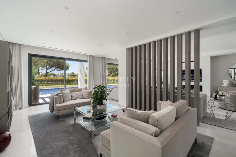 Moradia T4 para Venda em Almancil Foto 4