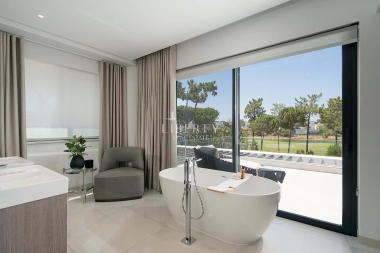 Moradia T4 para Venda em Almancil Foto 20