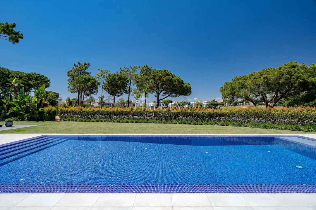 Moradia T4 para Venda em Almancil Foto 11