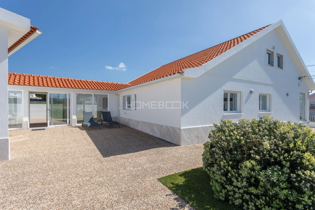 Moradia T4 para Venda em Igreja Nova e Cheleiros Foto 1