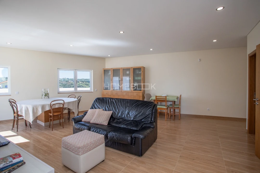 Moradia T4 para Venda em Igreja Nova e Cheleiros Foto 38