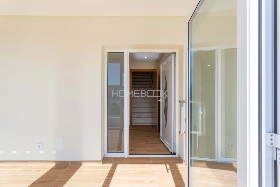 Moradia T4 para Venda em Igreja Nova e Cheleiros Foto 4